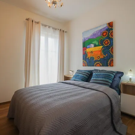 Gare Apartment *